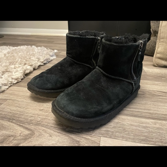 UGG Other - Ugg Classic Mini - Black - Size 4